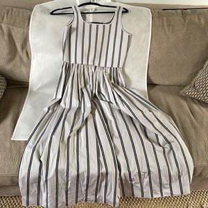 Theory—size L white and black striped dress